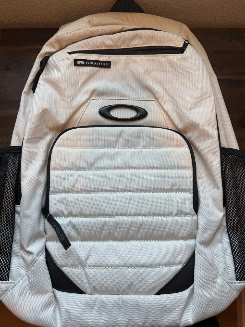 Oakley Men’s White and Black Backpack with Eyewear Pocket